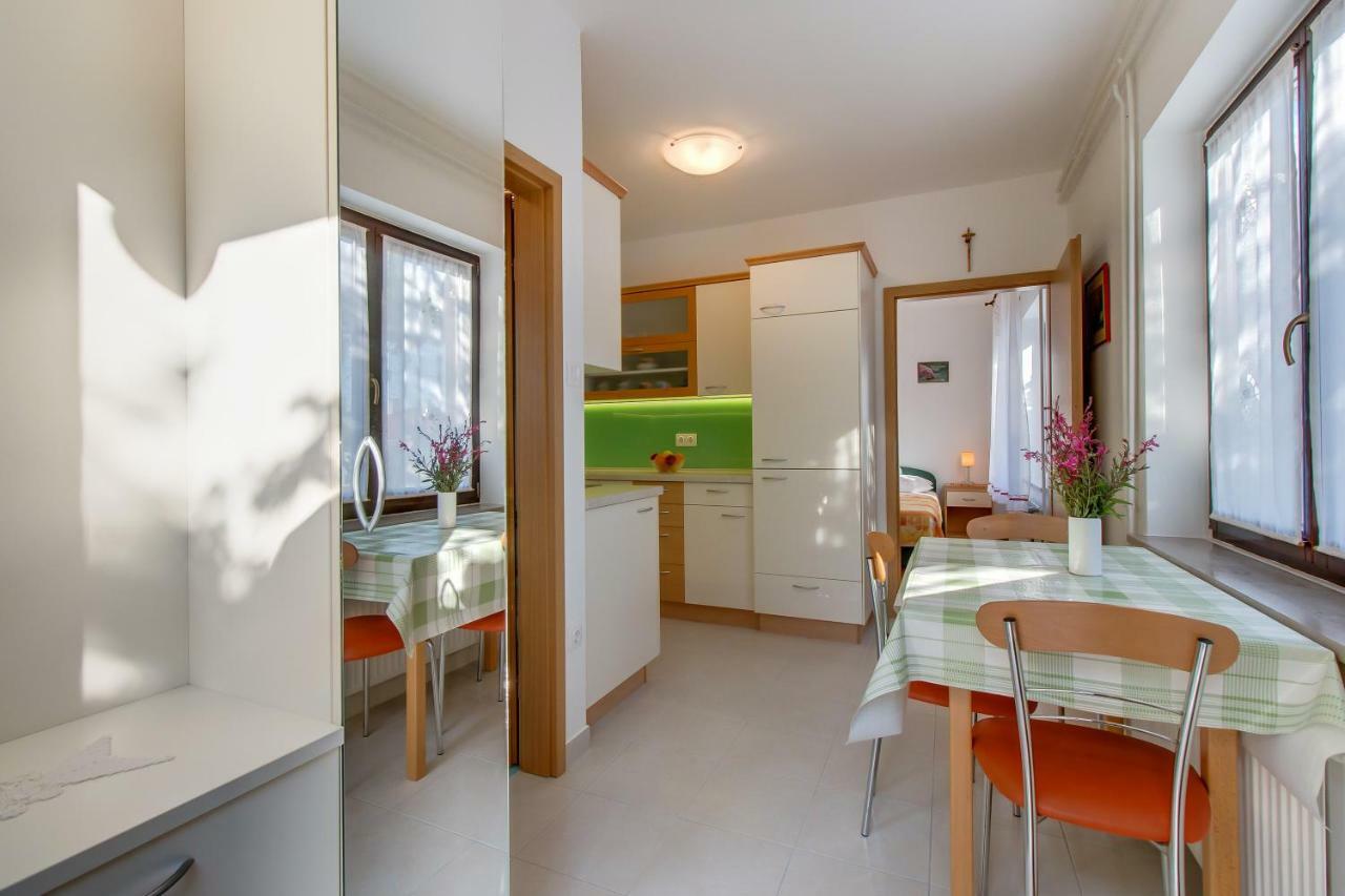 Apartment Simona Малий Лошинь Екстер'єр фото